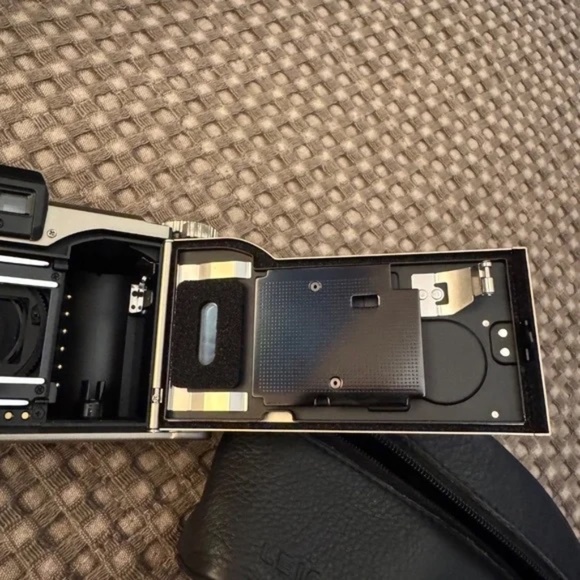 Leica Minilux Zoom With Soft Leica Case and Strap - Picture 4 of 11